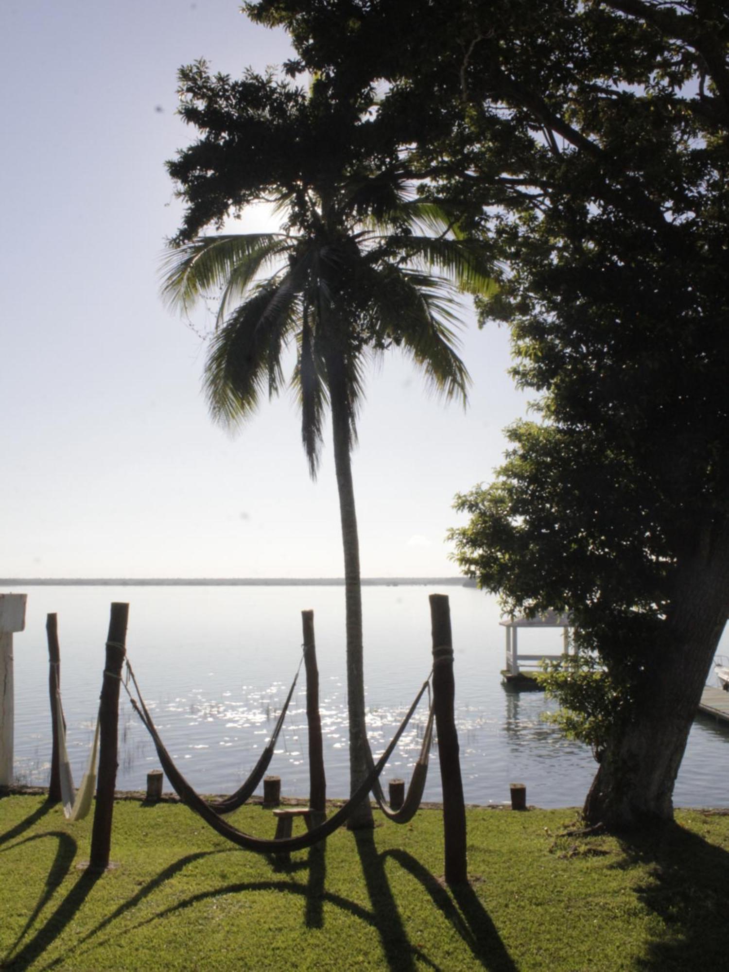 Tropic Bacalar Hotel Exterior photo